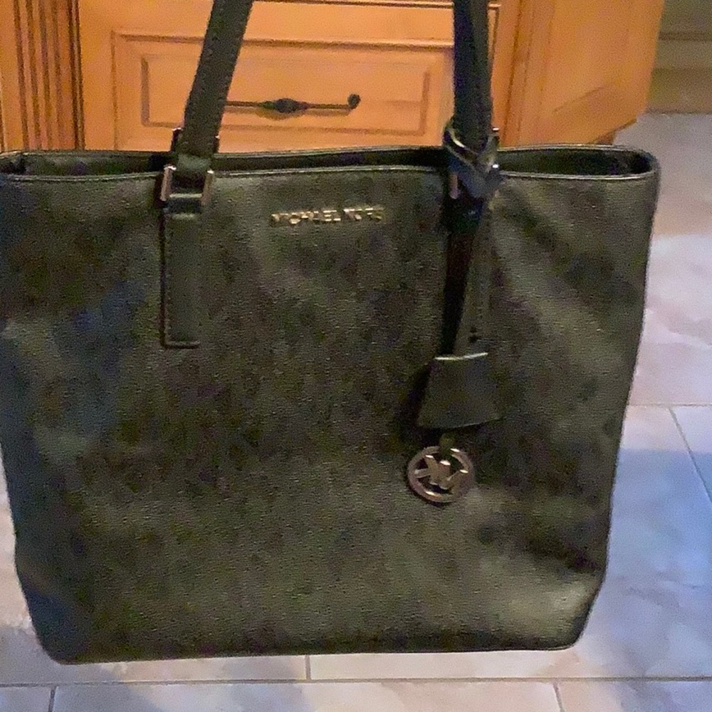 Michael Kors Black Leather Tote Sophisticated Design